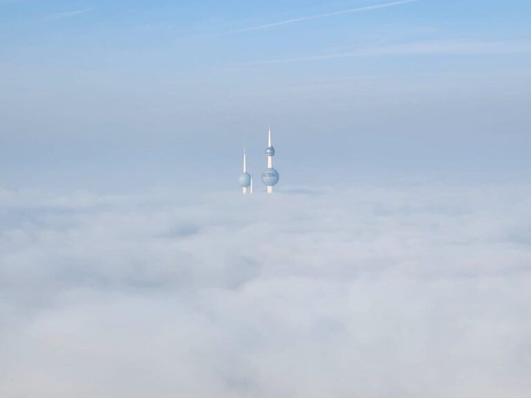 الضباب في سماء الكويت