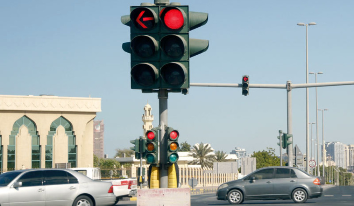 مخالفة تعدي إشارات المرور الحمراء 