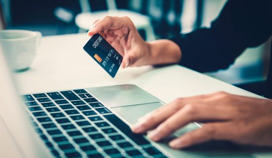 إغلاق حساب مصرفي قطر