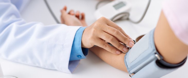 فحص طبي للعمالة الوافدة