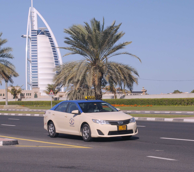 كم تكلفة سيارة من الإمارات إلى السعودية