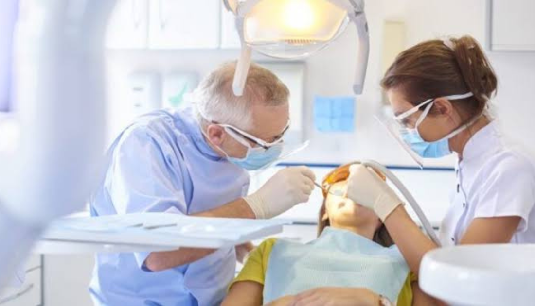 كم راتب طبيب الأسنان في السعودية 1444