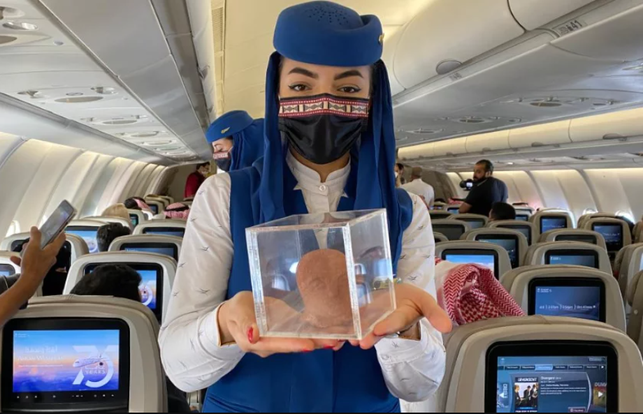 كيف اتواصل مع الخطوط السعودية لتعديل الحجز