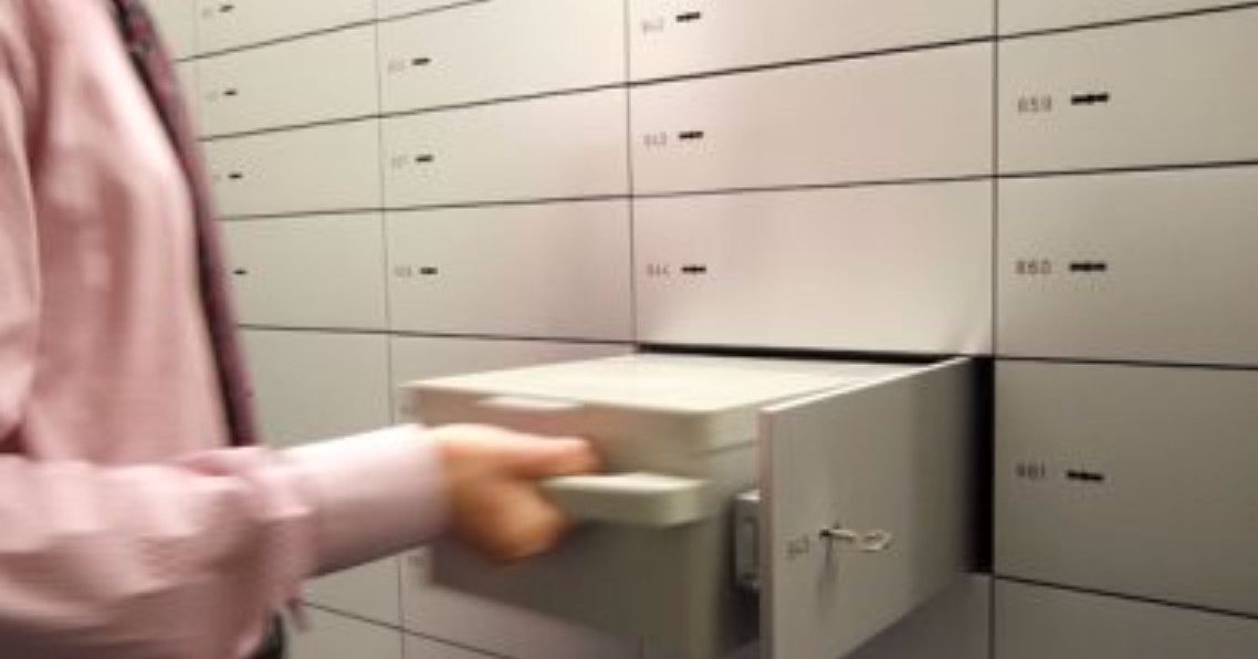 مراجعة البنك بعد وفاة الوالد