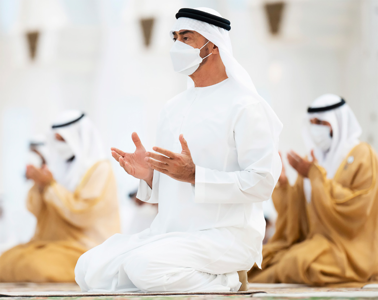 طلب مساعدة مالية من الشيخ محمد بن زايد