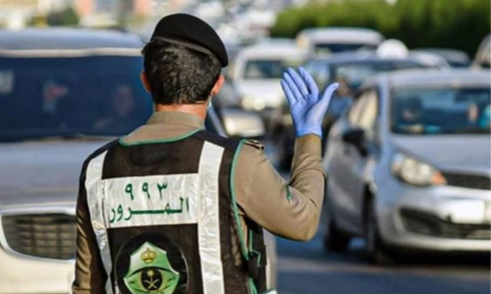 هل يسمح للزائر قيادة السيارة برخصة أجنبية