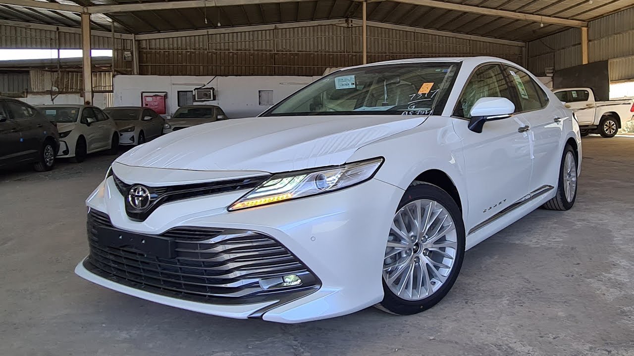 سيارة تويوتا كامري 