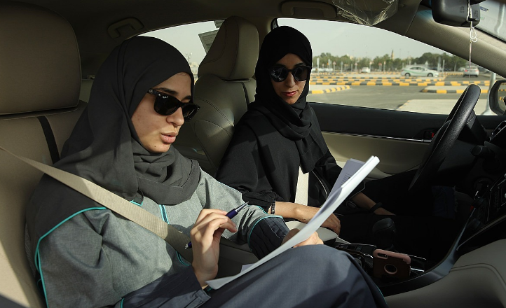 رسوم تعليم القيادة للنساء في الرياض
