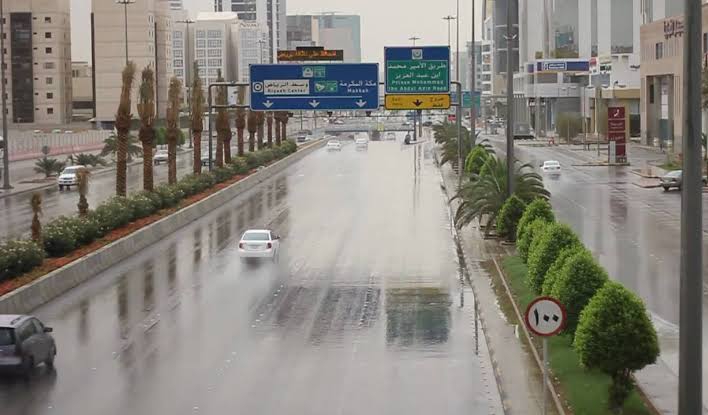 تساقط الأمطار من الغد على السعودية