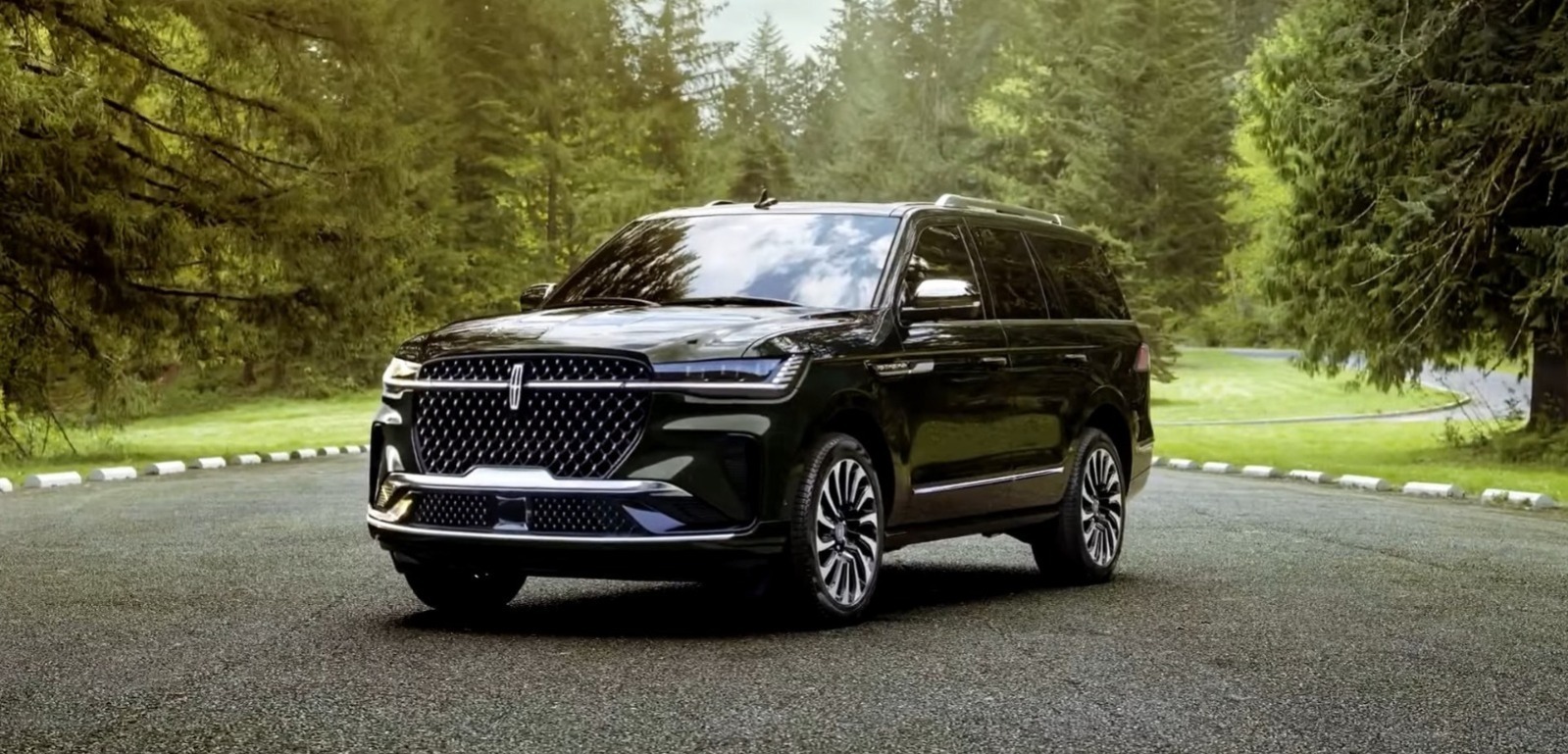 سيارة لينكولن نافيجيتور 2024 الجديدة