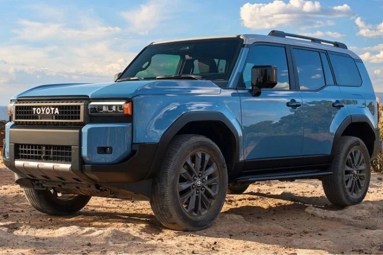 سيارة تويوتا برادو 2024