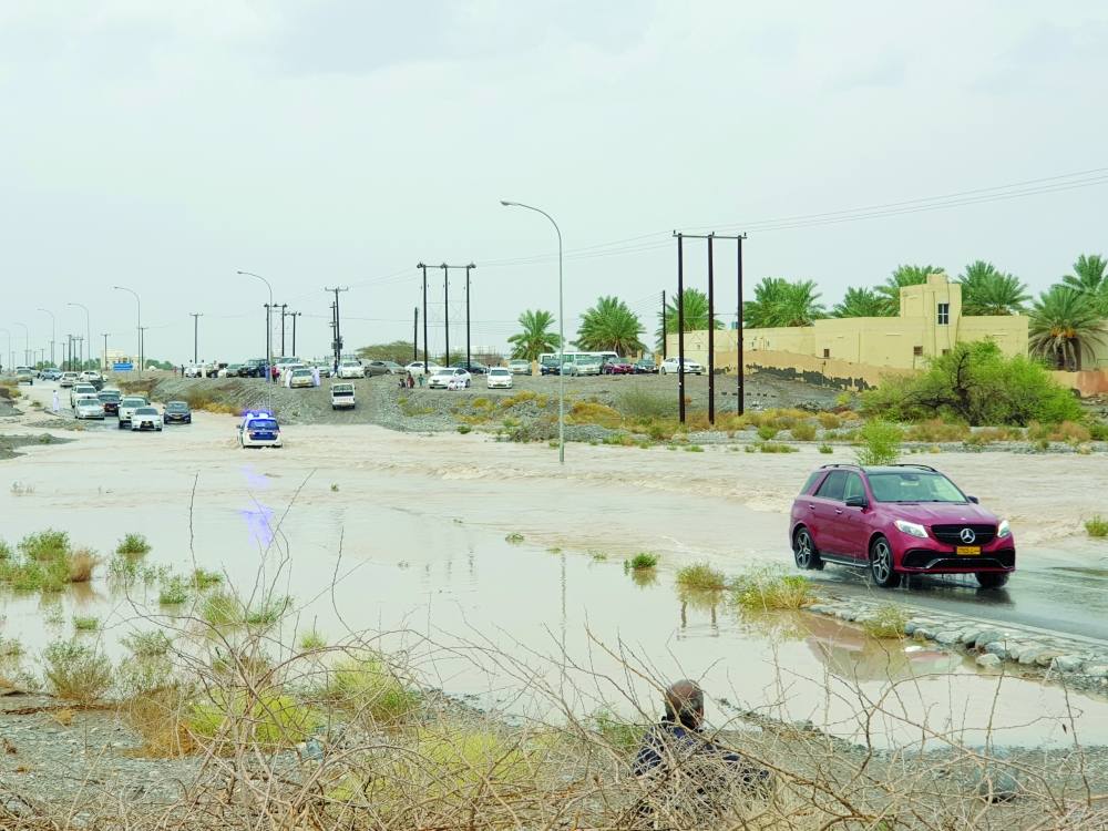 منخفض جوي يضرب السلطنة