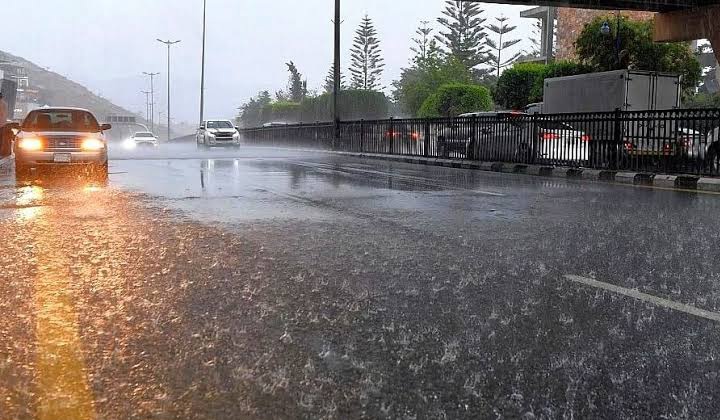 أمطار رعدية بعمان