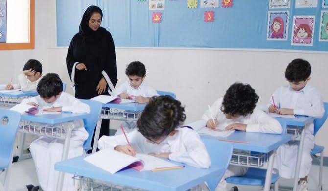 السماح للمعلمات بتدريس طلاب الابتدائي